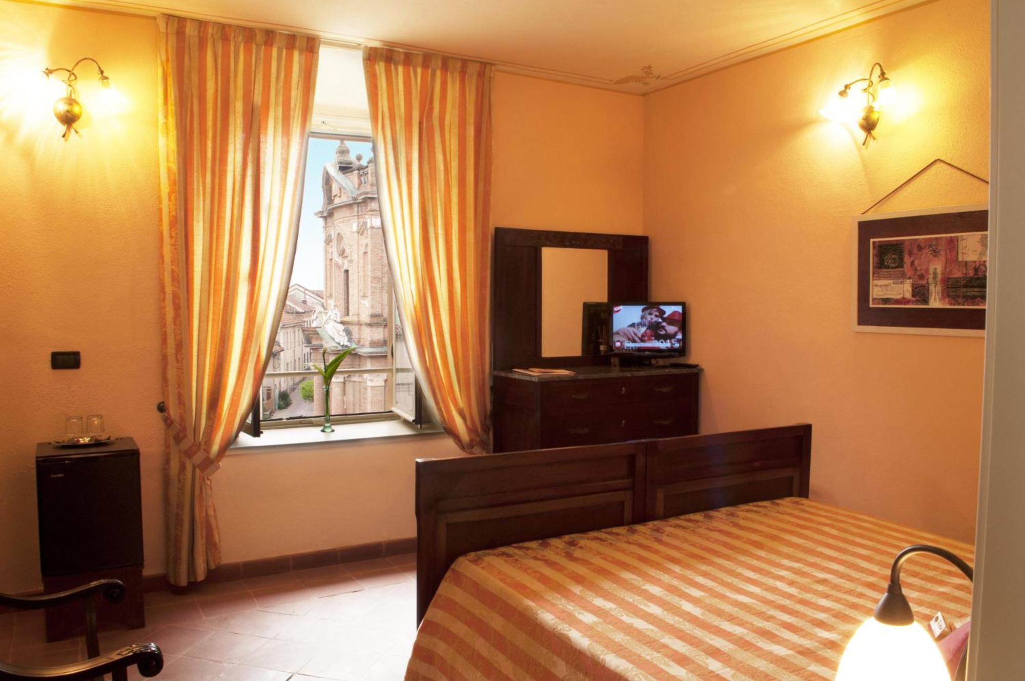 La Foresteria Del Castello - Wellness Hotel In Dimora Storica Castell'Alfero Bilik gambar