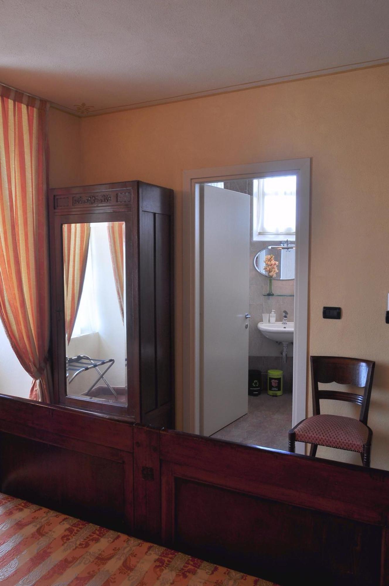 La Foresteria Del Castello - Wellness Hotel In Dimora Storica Castell'Alfero Bilik gambar