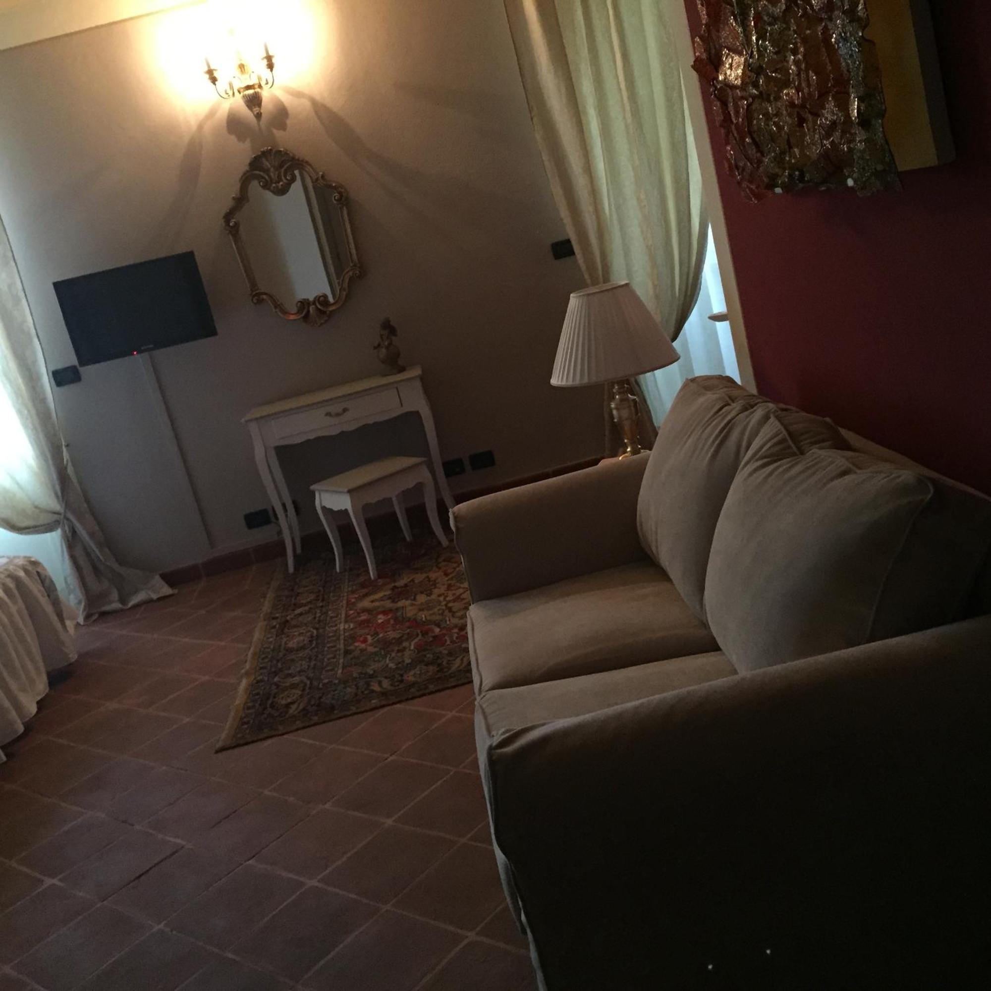 La Foresteria Del Castello - Wellness Hotel In Dimora Storica Castell'Alfero Bilik gambar